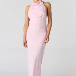 Vestido rosa largo elegante de cuello