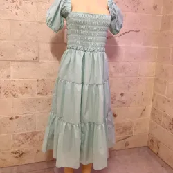 Vestido verde claro midi