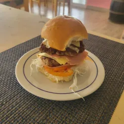 Hamburguesa de res XXL con pan / Two Beef burguer whith bread  