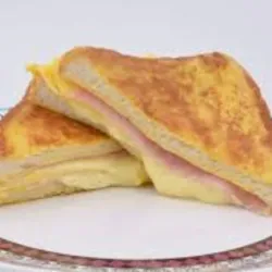 Sandwich de jamón y queso