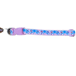 Collar color rosa con bolas