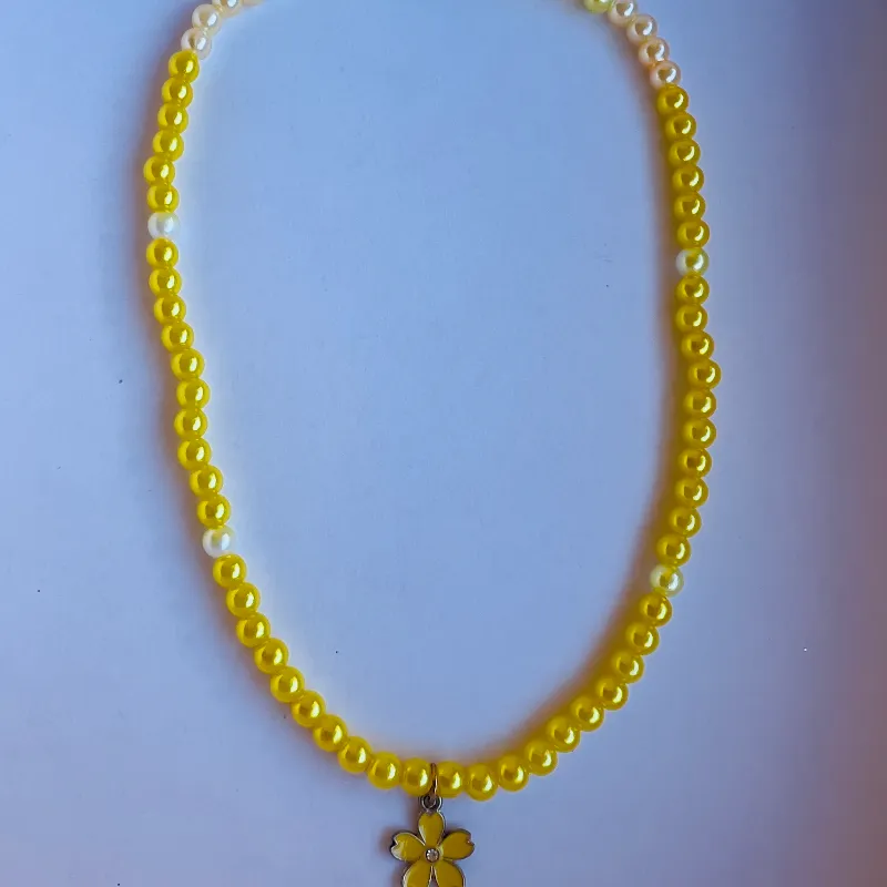 700 pesos Collar