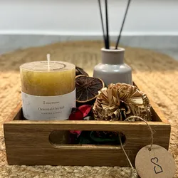 Arreglo de vela, naturaleza muerta y aceite esencial