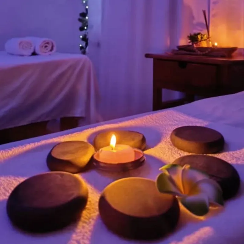 Masaje con Piedras Calientes
