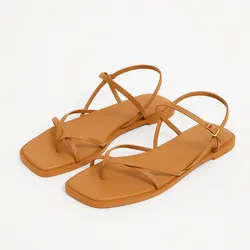 Sandalias planas marrón