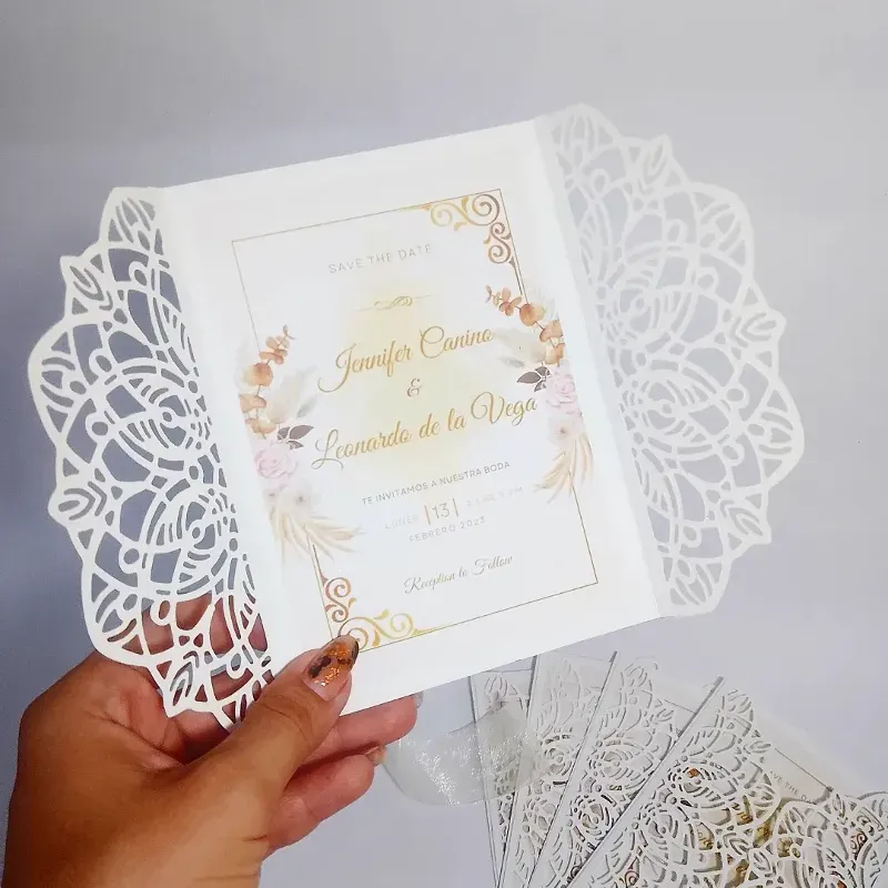 Invitaciones de bodas troqueladas