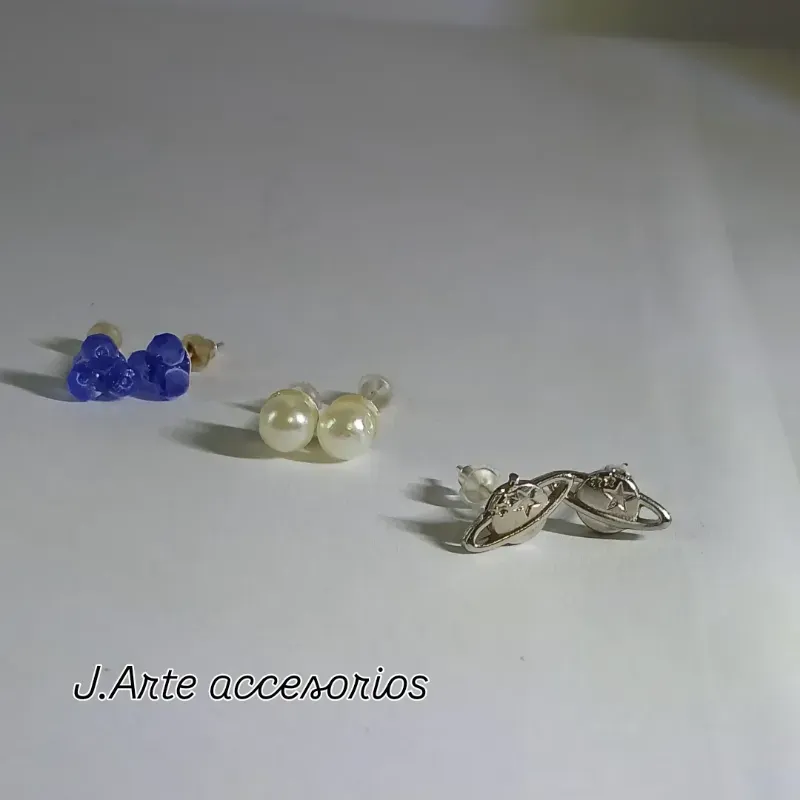 Aretes pegados 
