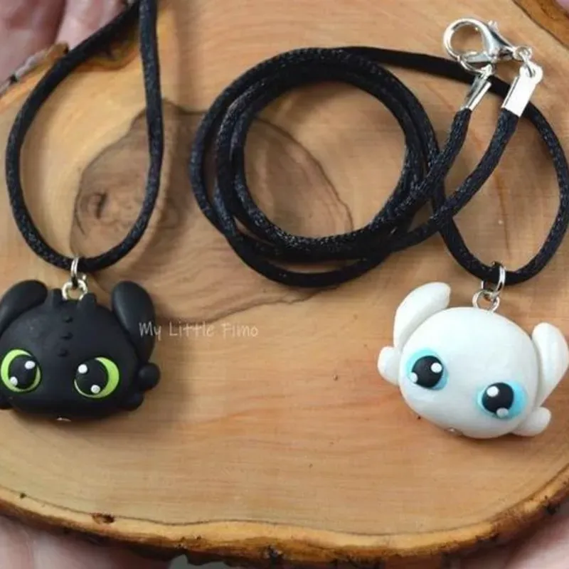Collares con figurita
