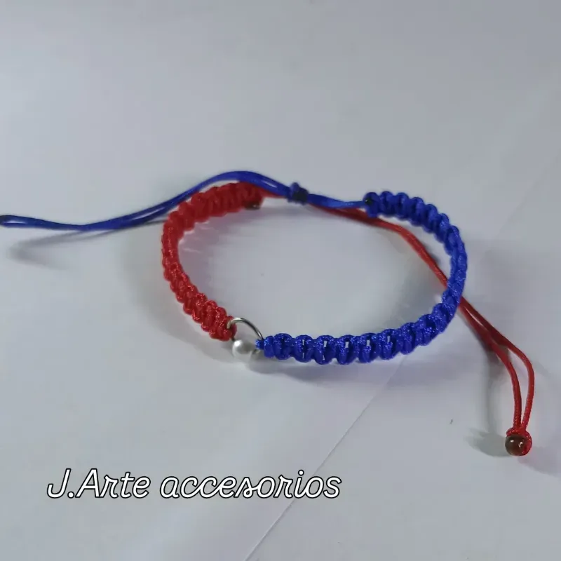 Pulseras roja y azul 