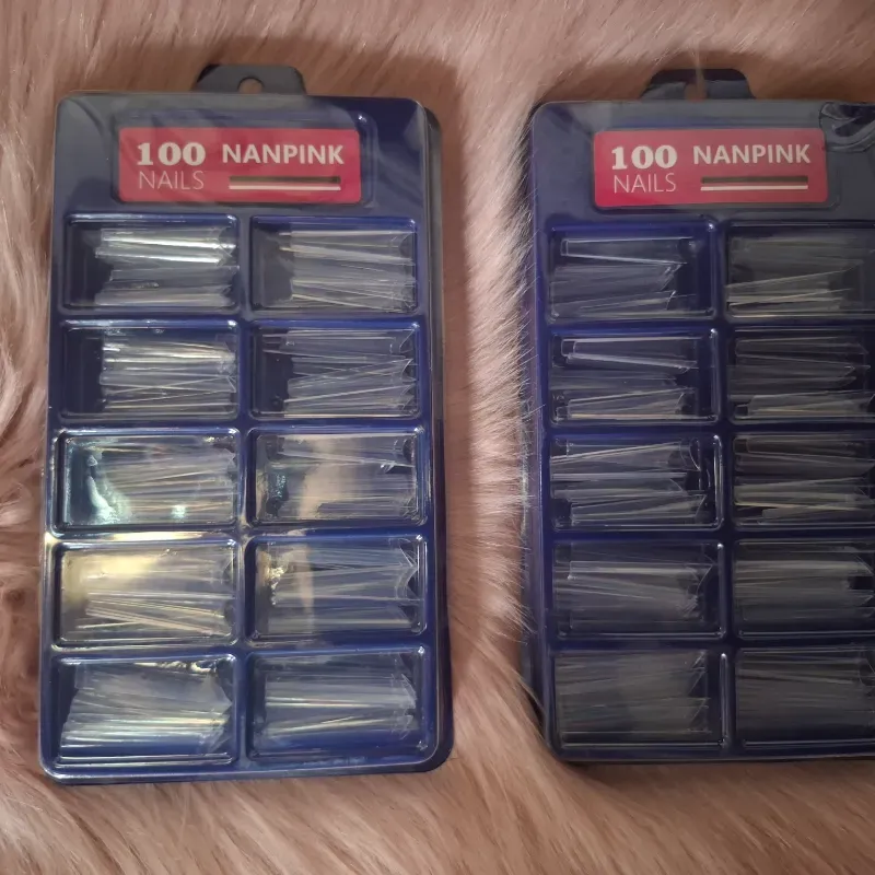 Paquete con 100 uñas coffin