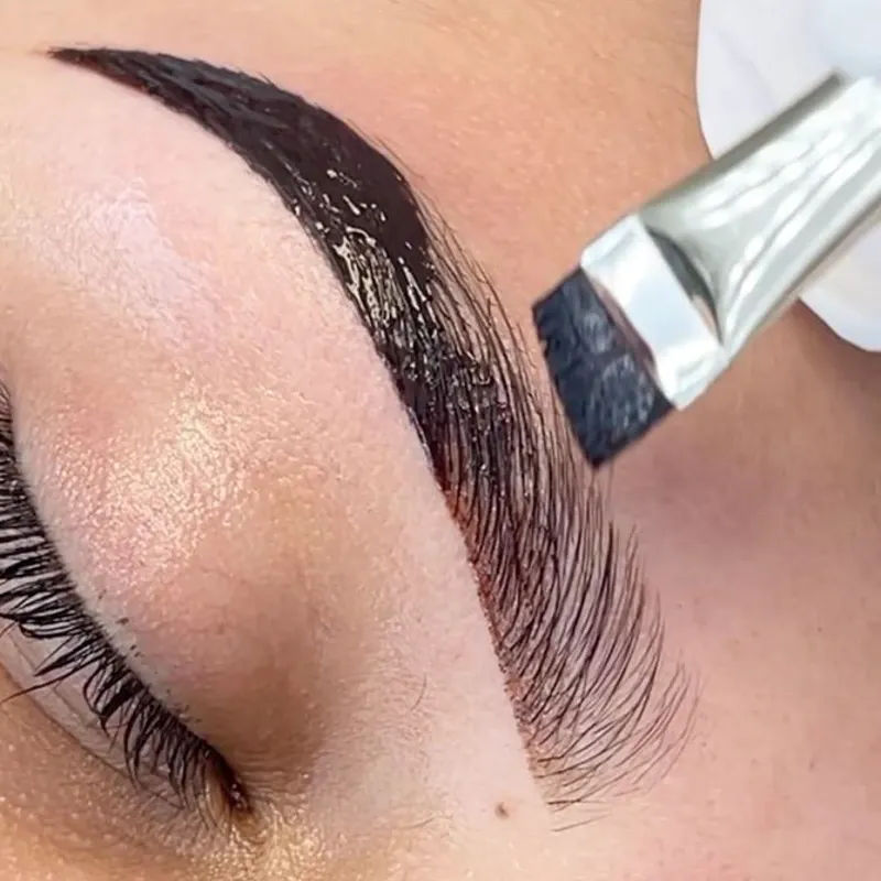 Pigmentación de Cejas con Henna