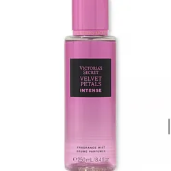 Velvet Petals Intense Colonia