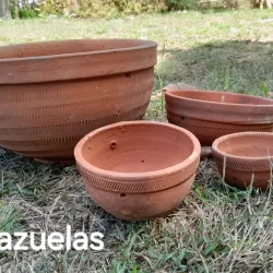 Cazuelas de barro vacias