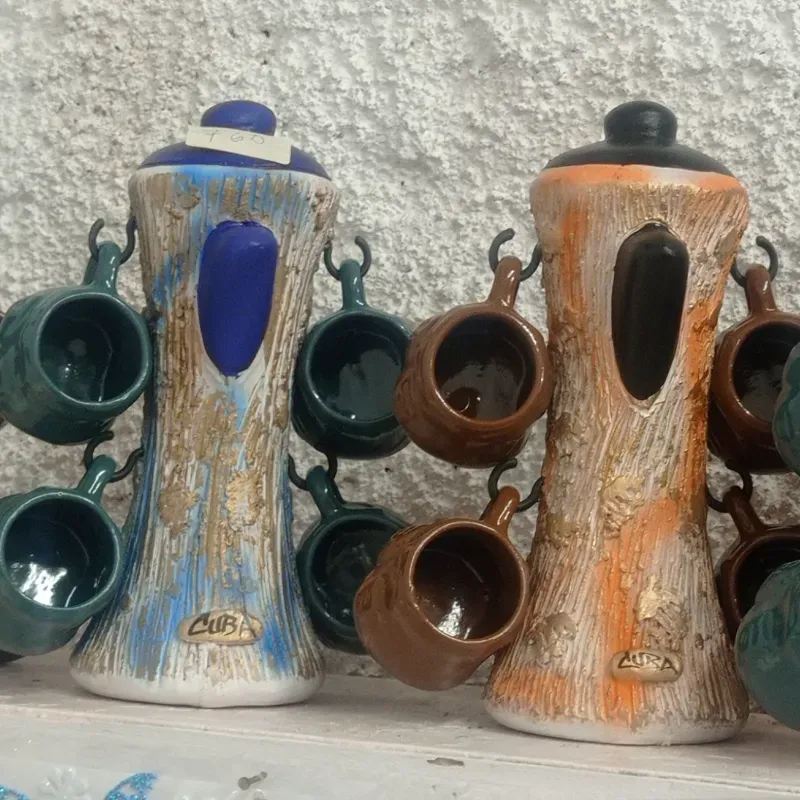 Conjunto de cafetera con tasas