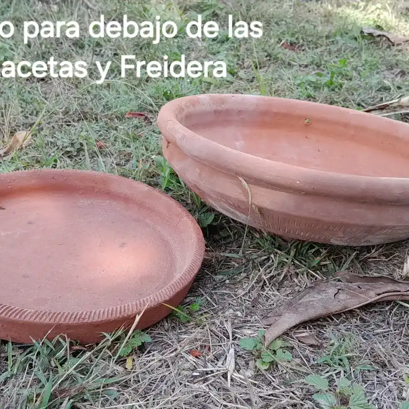 Plato para debajo de las macetas y Freidera 