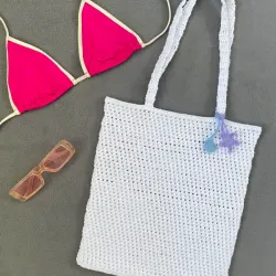 Bolsito playero con adornos marinos