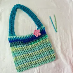 Bolsito veraniego con florecita