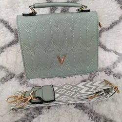 Cartera verde $10 USD 