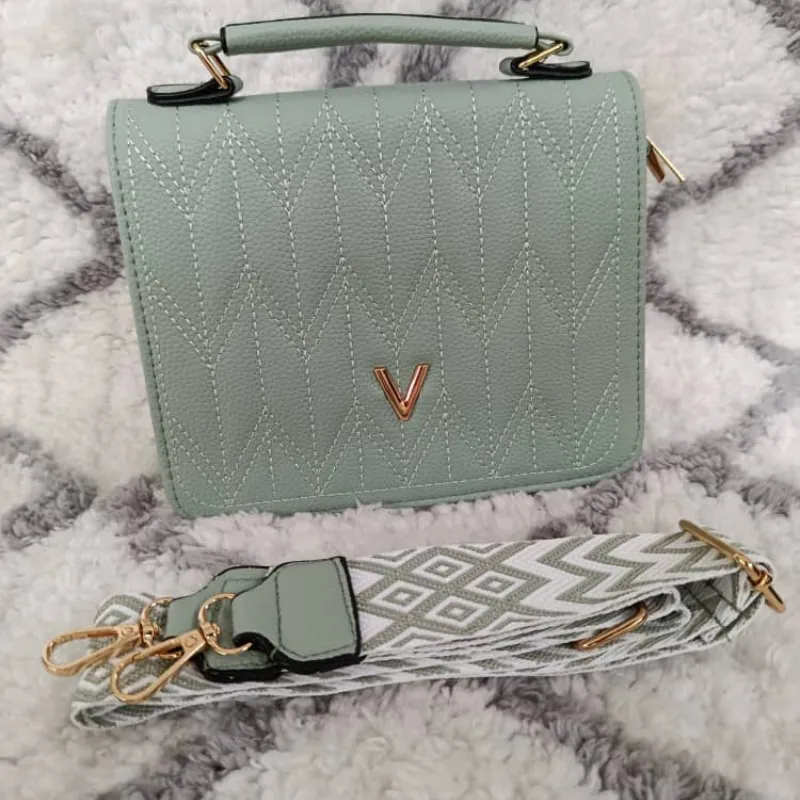 Cartera verde $10 USD 