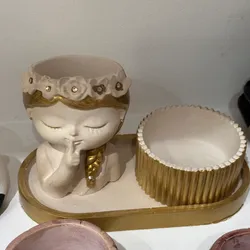 Muñeca con porta velas hueso y dorada