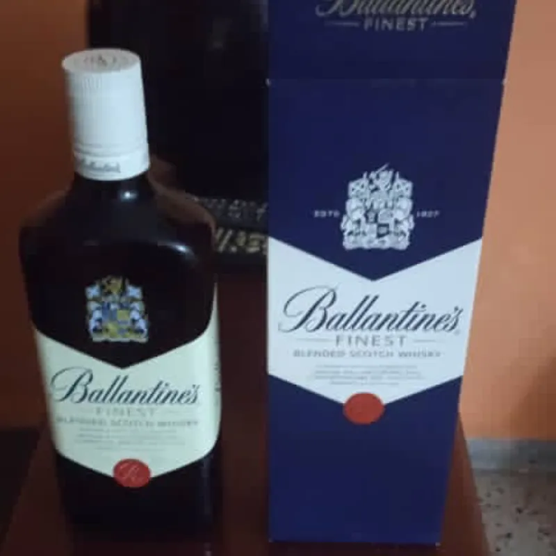 Whisky Ballantines $30 USD. 