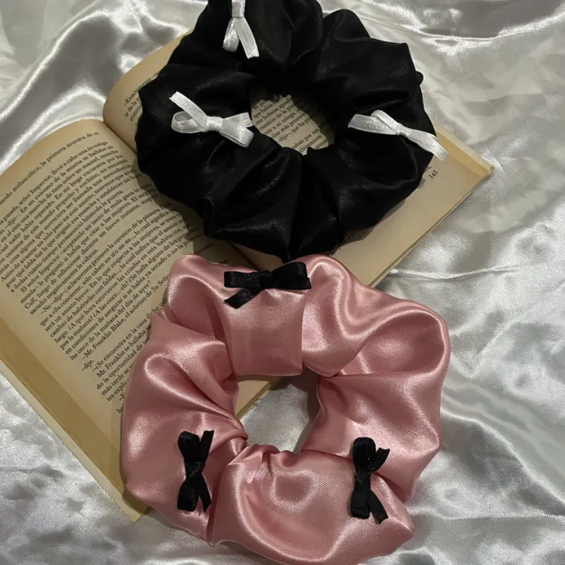 Scrunchie pinky