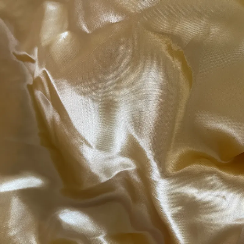 Tela de satin dorada