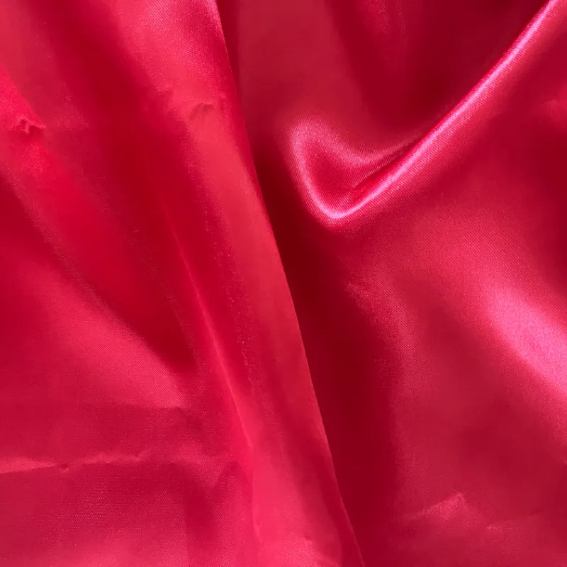 Tela de satin rojo sangre