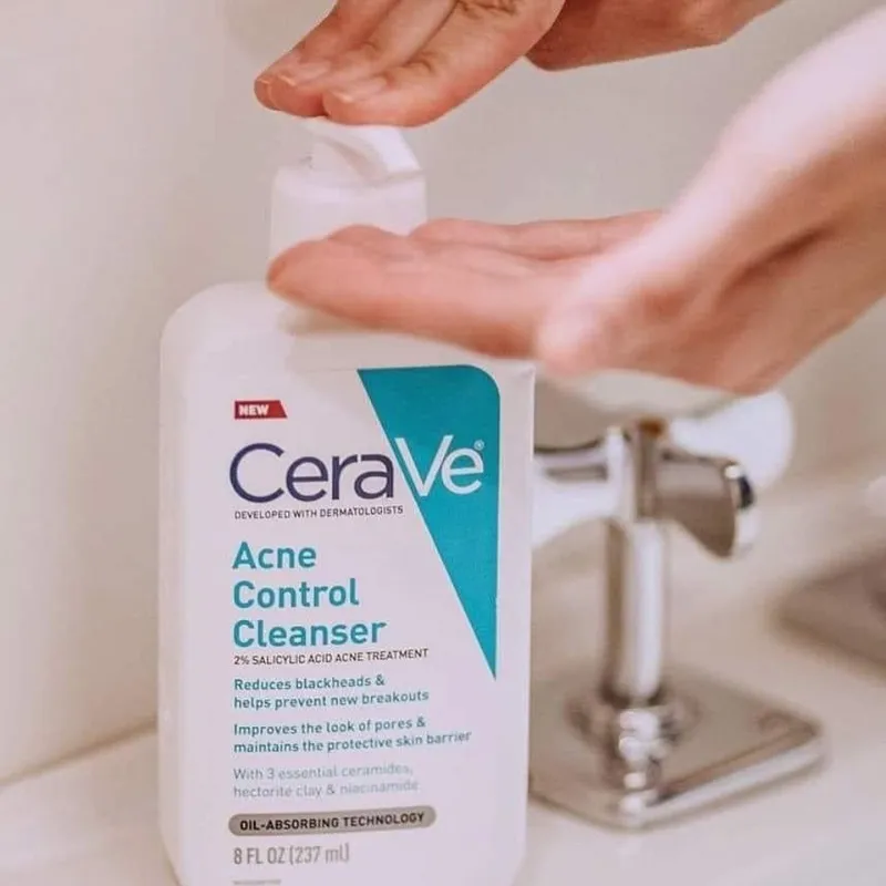 CeraVe Tratamiento para el acné de lavado facial | Limpiador de ácido salicílico al 2% con arcilla purificadora para piel grasa 