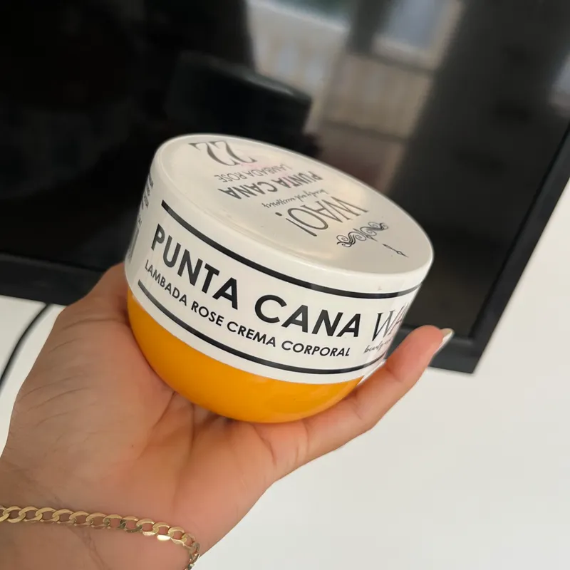 Crema corporal con fragancia tropical 