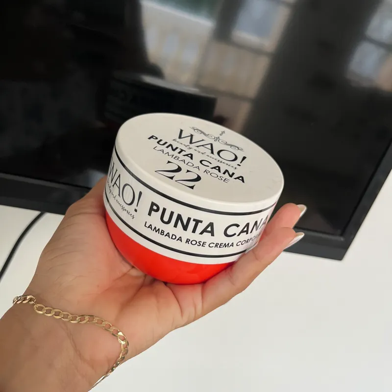 Crema corporal con fragancia tropical 