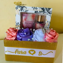 Cajita de regalo con colonia y crema