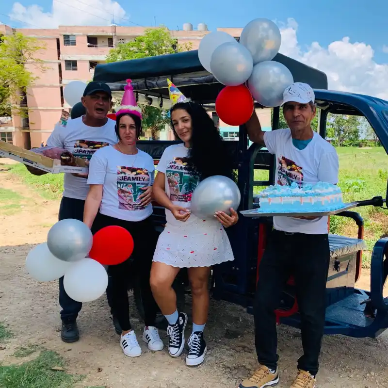 Cumpleaños sorpresas con música , globos y confeti 🎊 de JFamily 