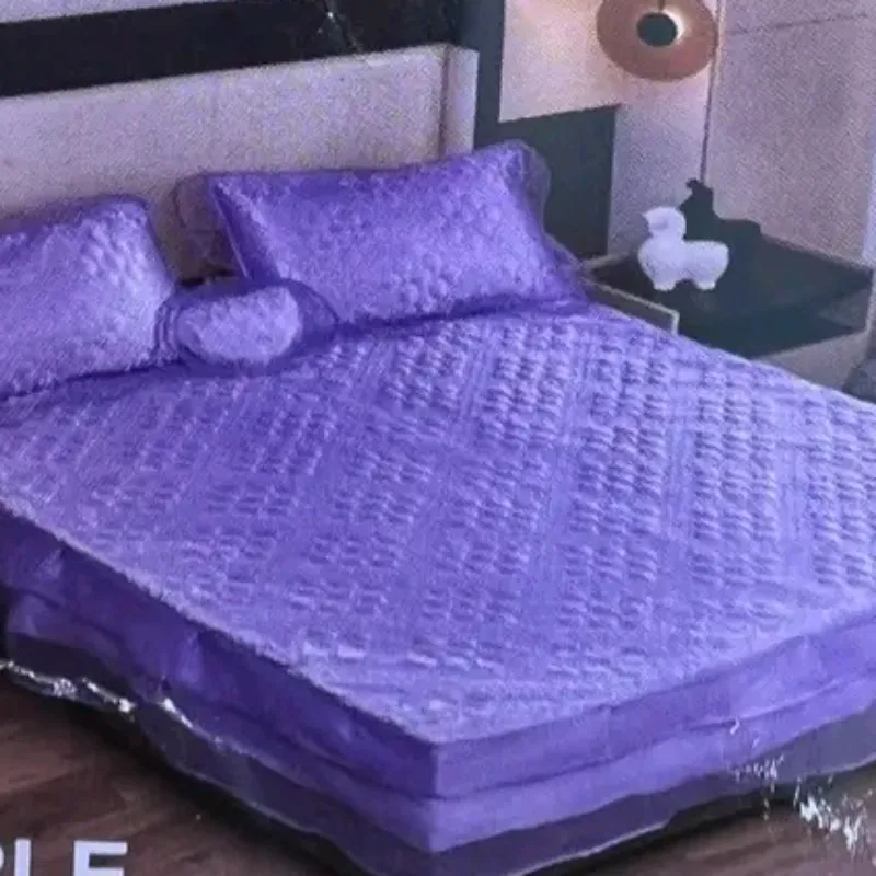 Sobrecamas con sus fundas y cojín