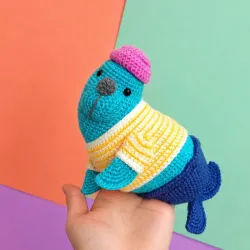 Neville la foca con sombrero