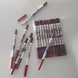 Delineador de labios.🙂‍↕️