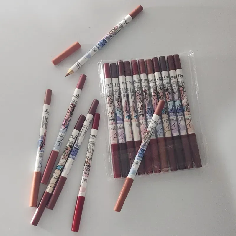 Delineador de labios.🙂‍↕️