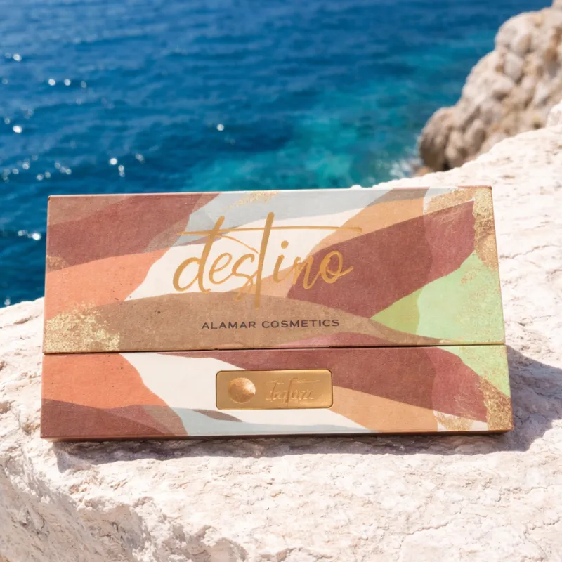 4. 🌊 Alamar Cosmetics – Create Tu Propio Destino Palette