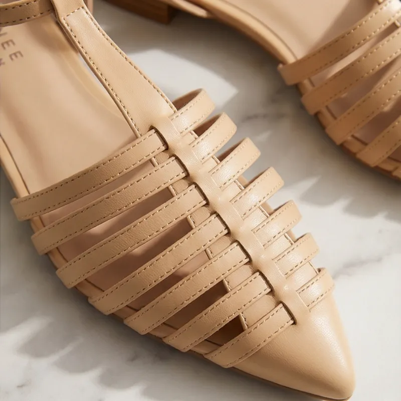 9. Flat Chic Sandals 🤎