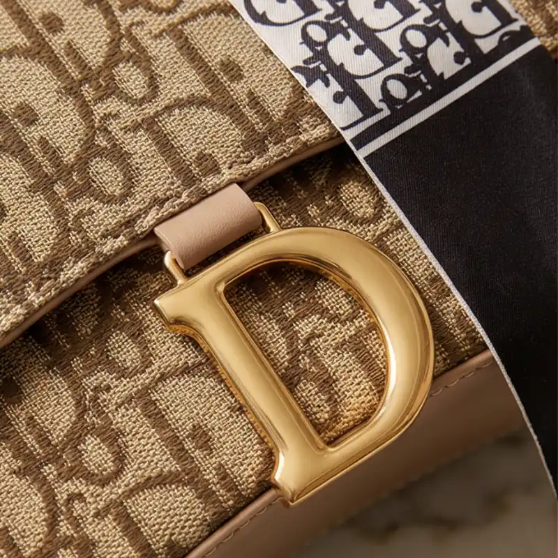 👜 CARTERA DIOR – BEIGE CLARO