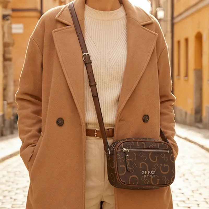 👜 CARTERA GUESS – MARRÓN