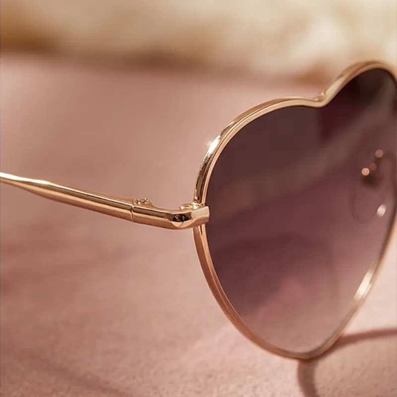 🕶️ LENTES ESTILO LOVE – CORAZÓN