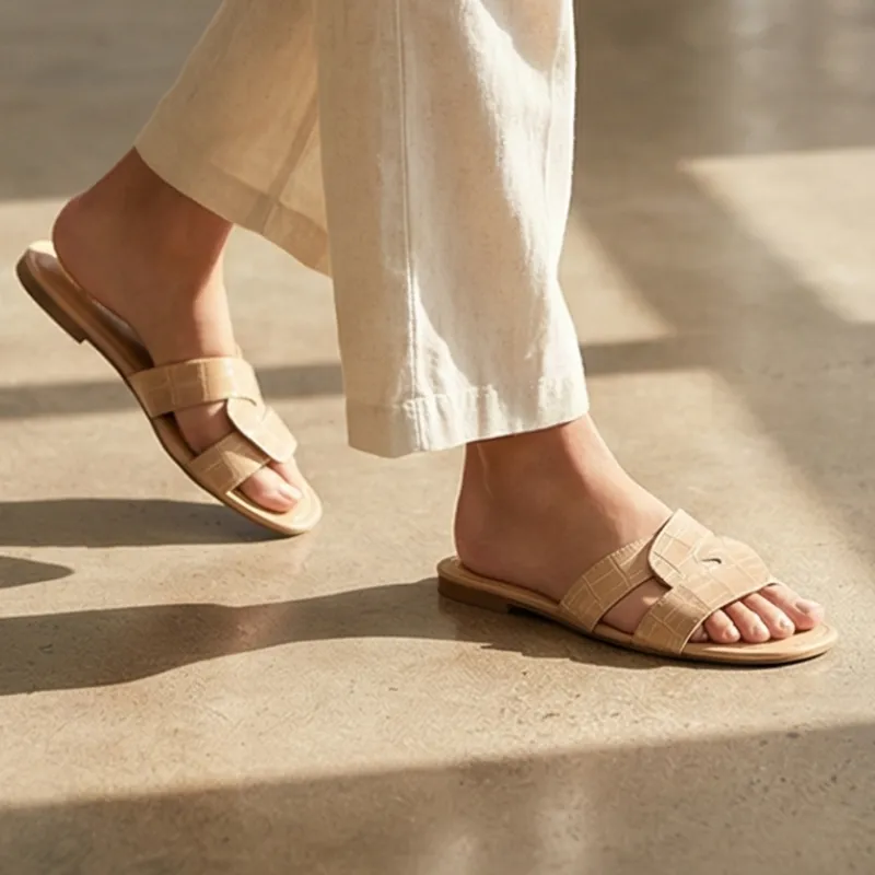 Nude Classic Slides 🤎