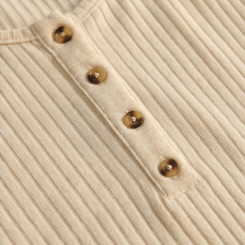 🤍 Top Ribbed Nude Button