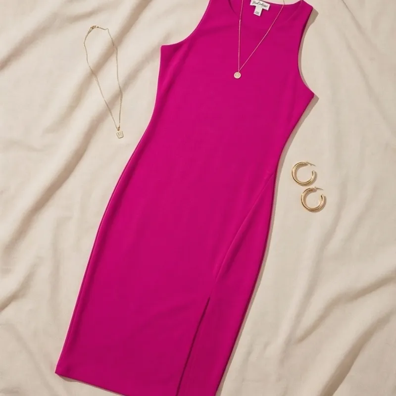 💖 Vestido fucsia minimalista