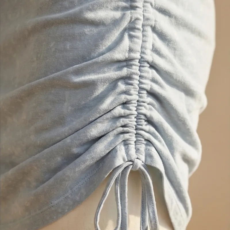 🤍 Vestido gris claro con fruncido