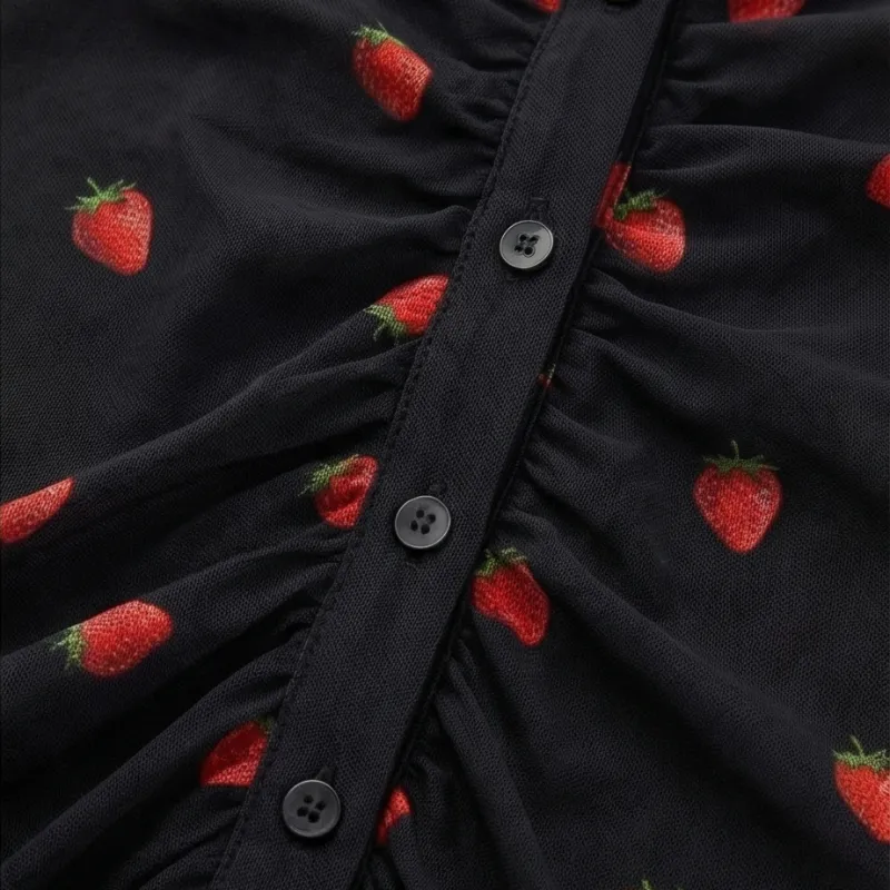 🖤 Vestido negro con fresitas🍓