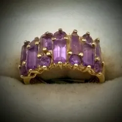 Anillo 10k Con Gemas Moradas talla 6
