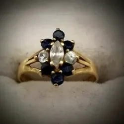 Anillo 10k Con Zafiros y Circones Blancos talla 7