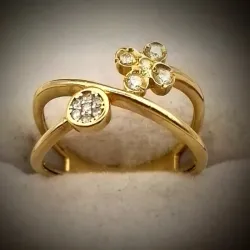 Anillo 10k de Dos Aros Fuertes Macizo con Flor Con Circones Blancos talla 7